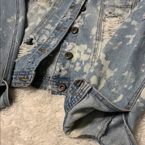 Distressed Jean Jacket Size L/XL - Picture 2 of 7
